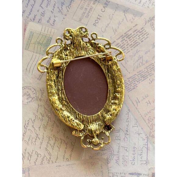 Cameo Brooch Gold Tone Oval Lady Portrait Crystal Accents Elegant Pin - Picture 3 of 3